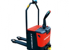 龙8-long8AGV托盘搬运车