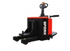 承载式电动牵引车