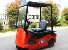 雨棚电动牵引车