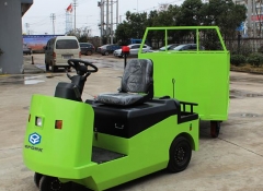 电动牵引车带拖车